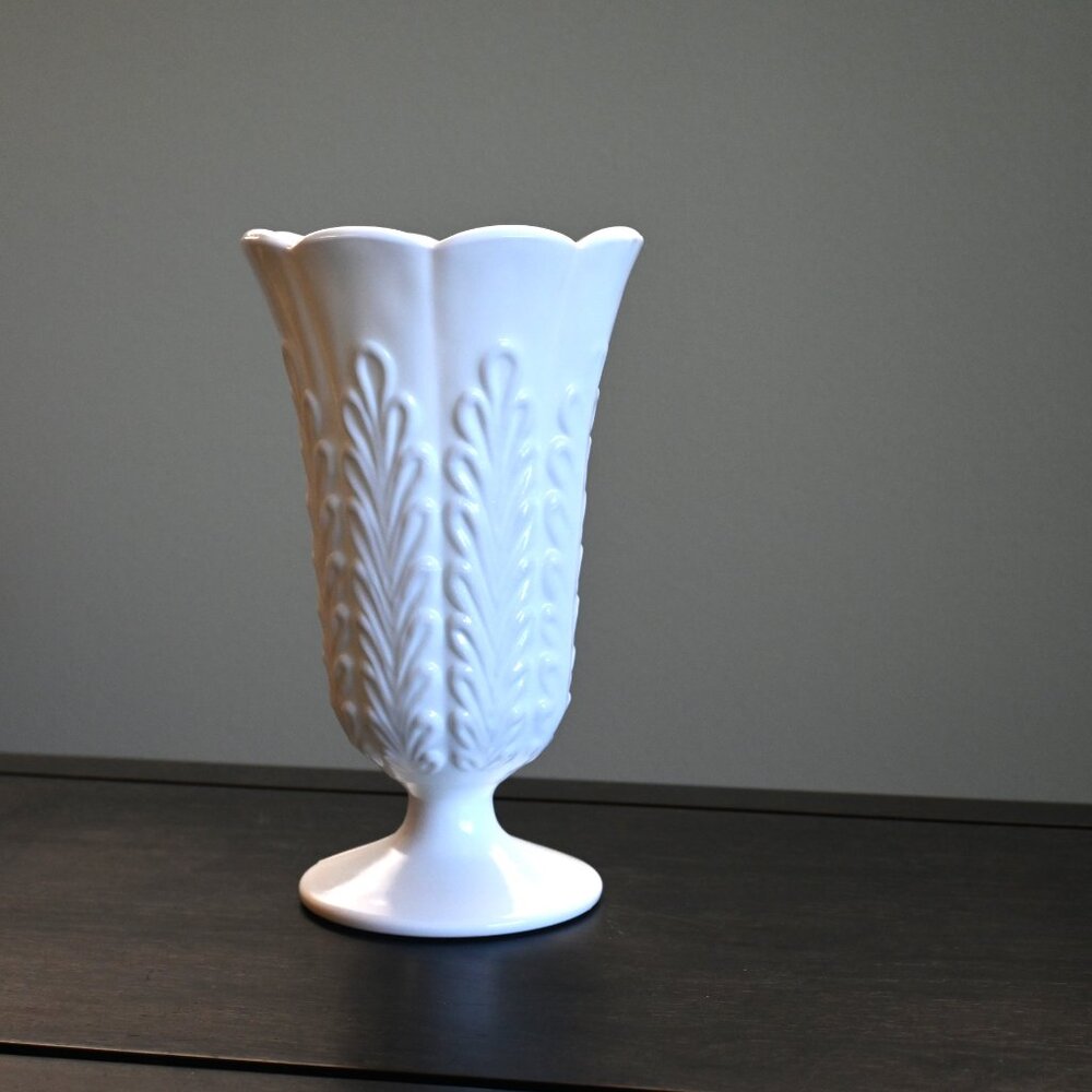 VTG MCM E. O. Brody Co. Milk Glass Tall Fluted Pedestal Vase M5200 Flower Fern